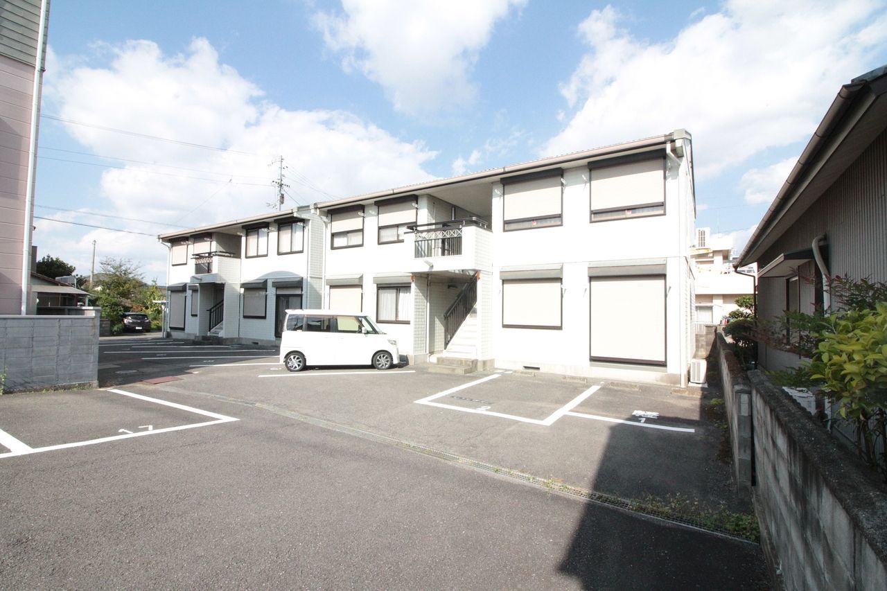 石井町徳島大正銀行向かいのお部屋です(^^♪駅近物件！