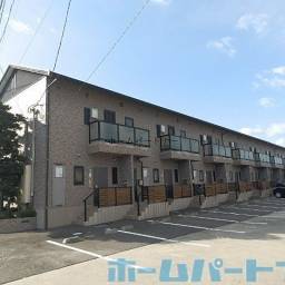 PISO IUCHI(ピソ イウチ) フジグラン石井徒歩1分の便利な立地が魅力です!南向きで日当たりもよく広いベルコニーは洗濯や布団を干すのに便利です!